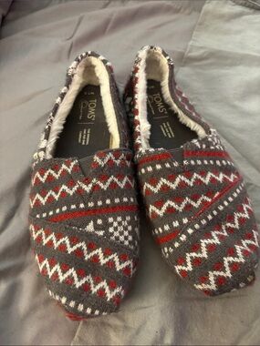 TOMS Cozy Knit Slip-On Shoes in Gray & Red